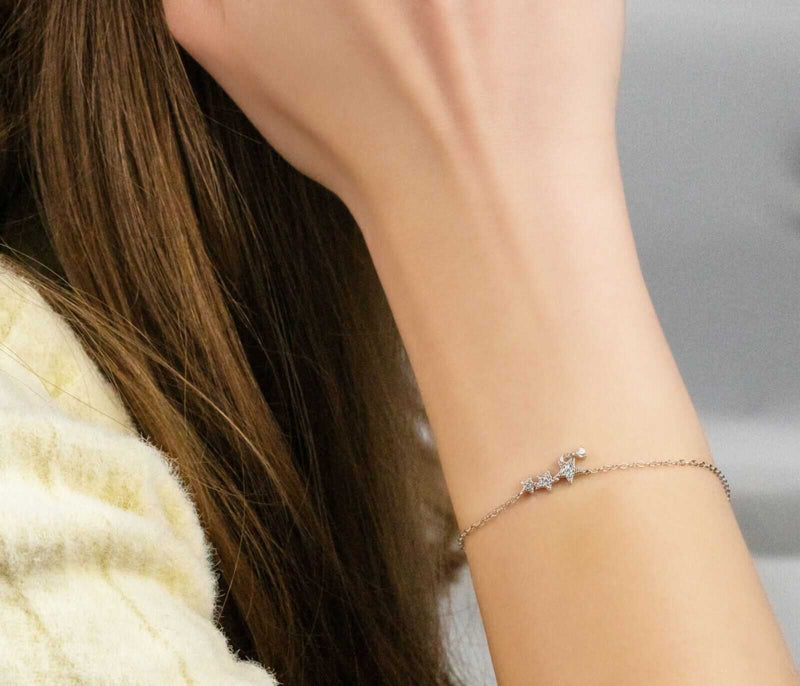 Stars bracelet in 925 sterling silver, 14K gold plated, featuring delicate star charms on wrist.